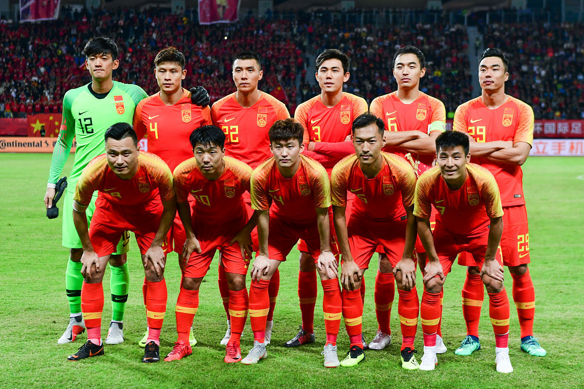 全力以赴！球员们团结拼搏为荣誉而战的简单介绍